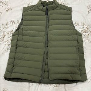 lululemon athletica Men's Green Puffer Vest